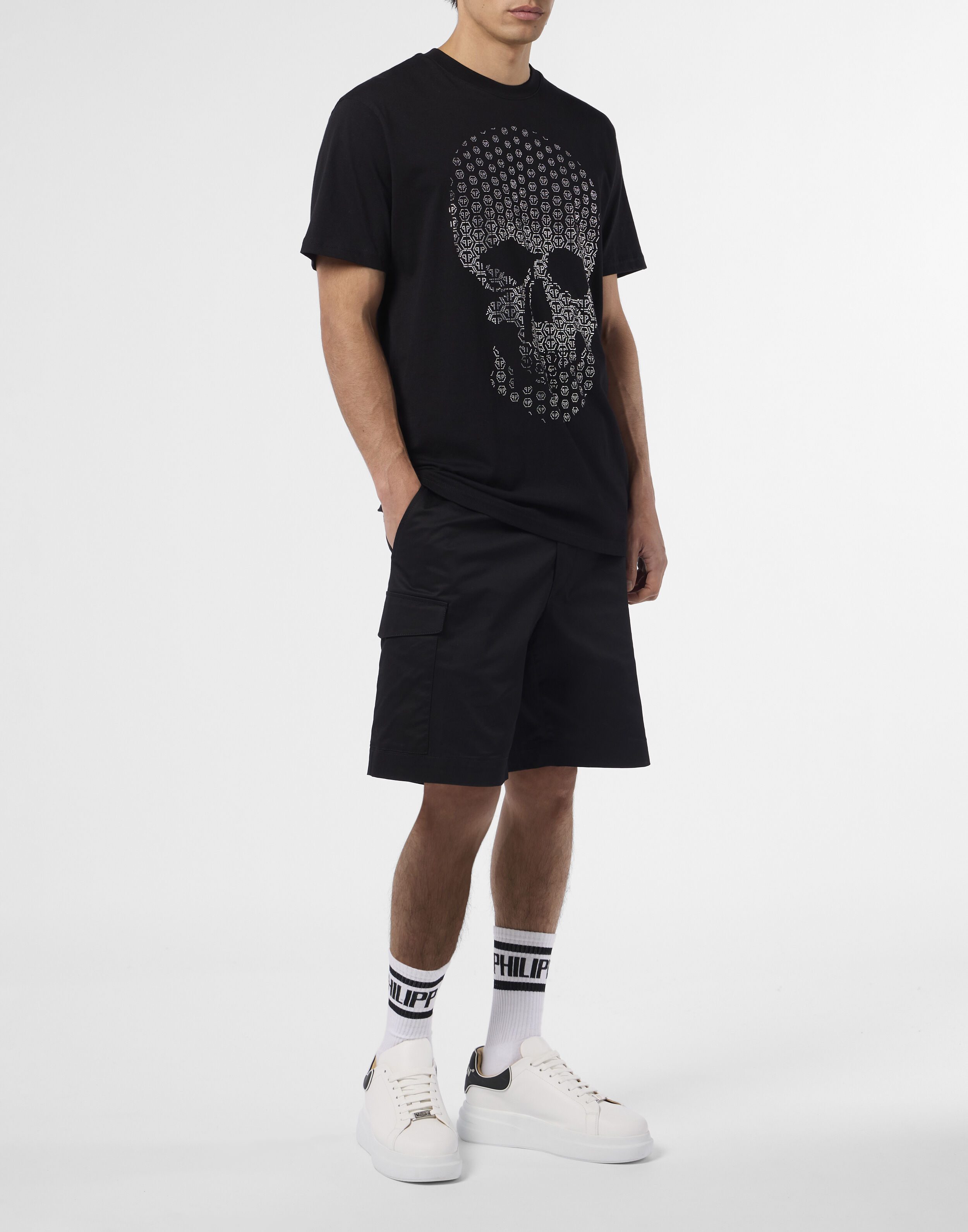 Camiseta Redonda com Estampa de Caveira Strass