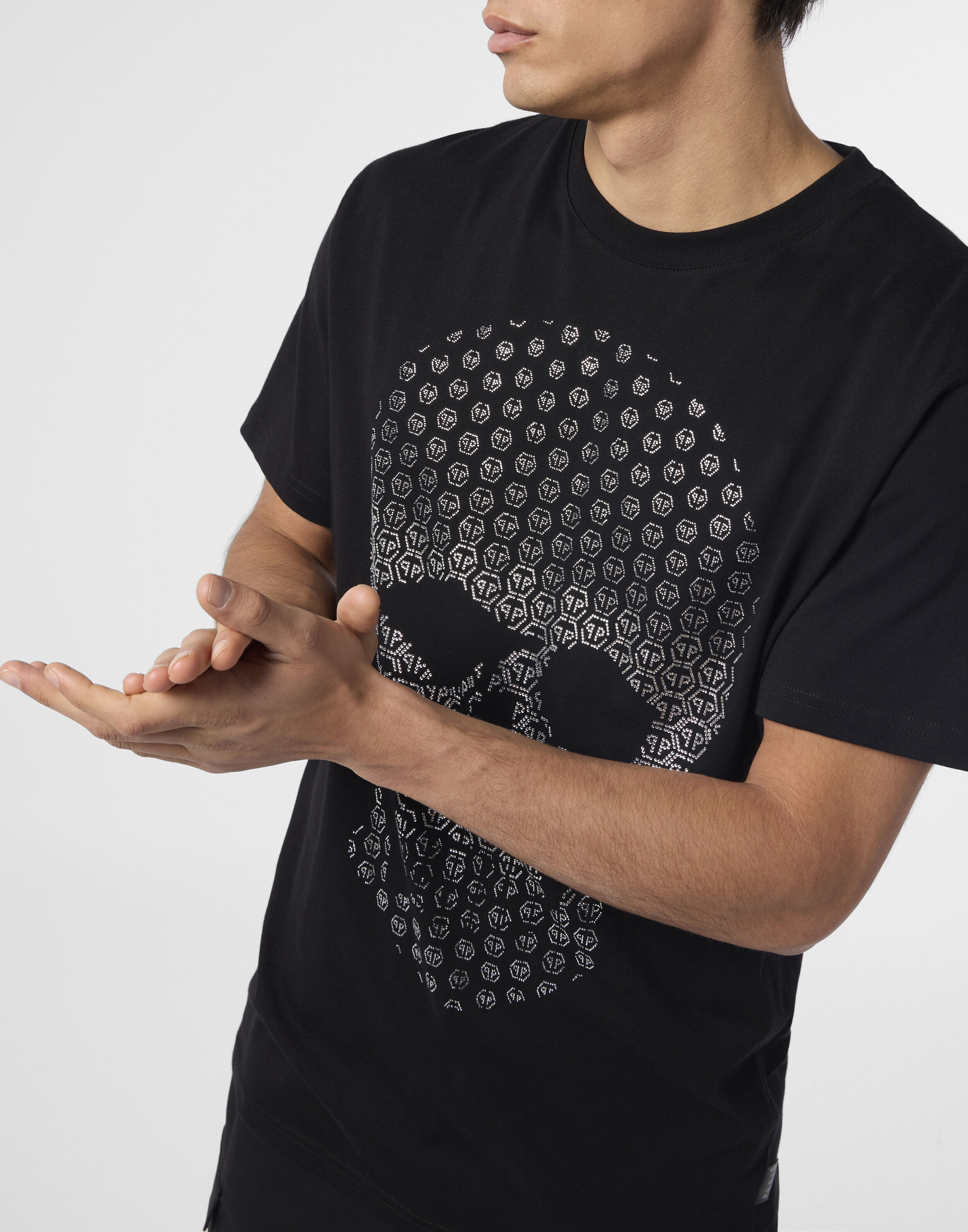 Camiseta Redonda com Estampa de Caveira Strass