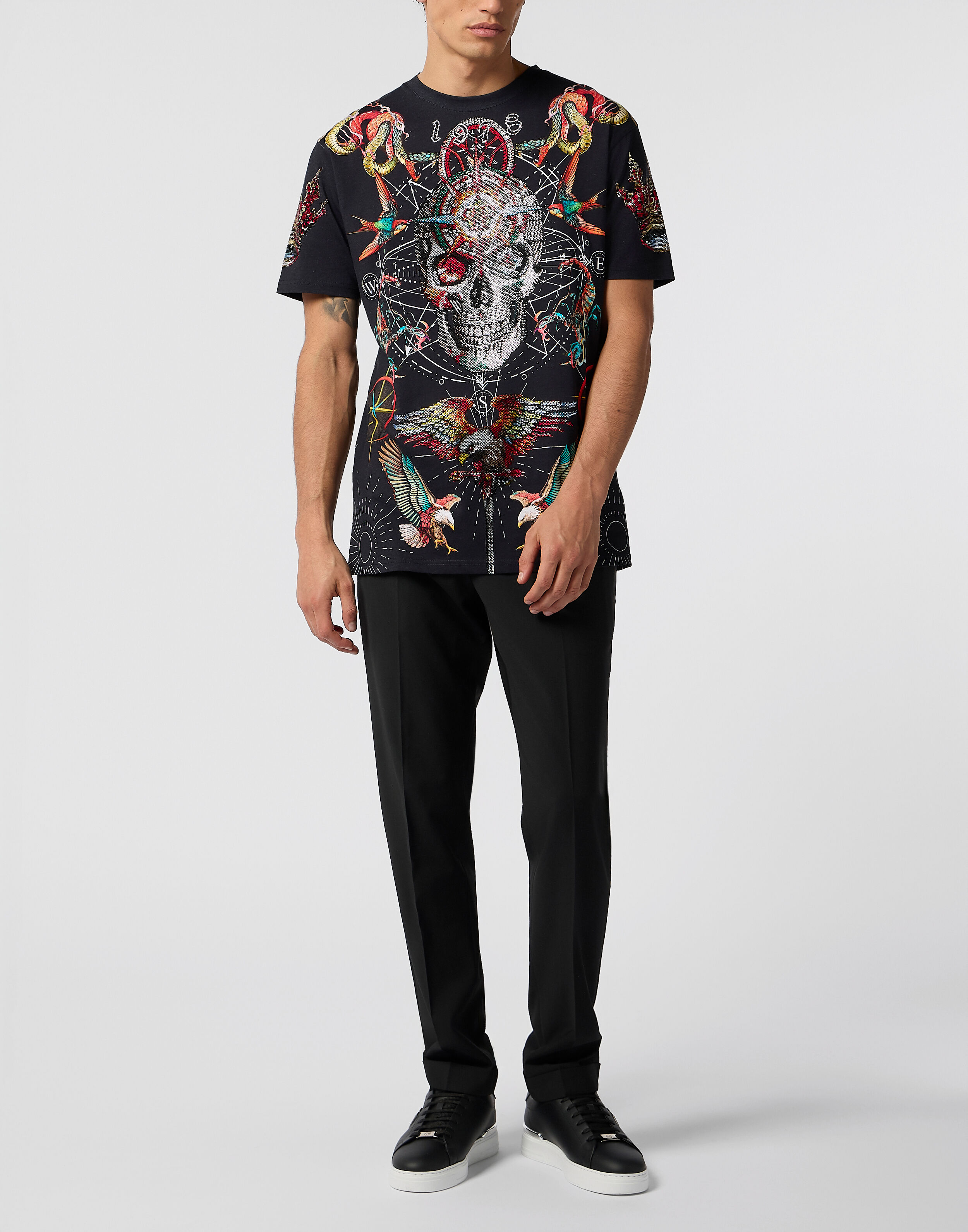 Camiseta Básica com Estampas de Pedras Tatuagem