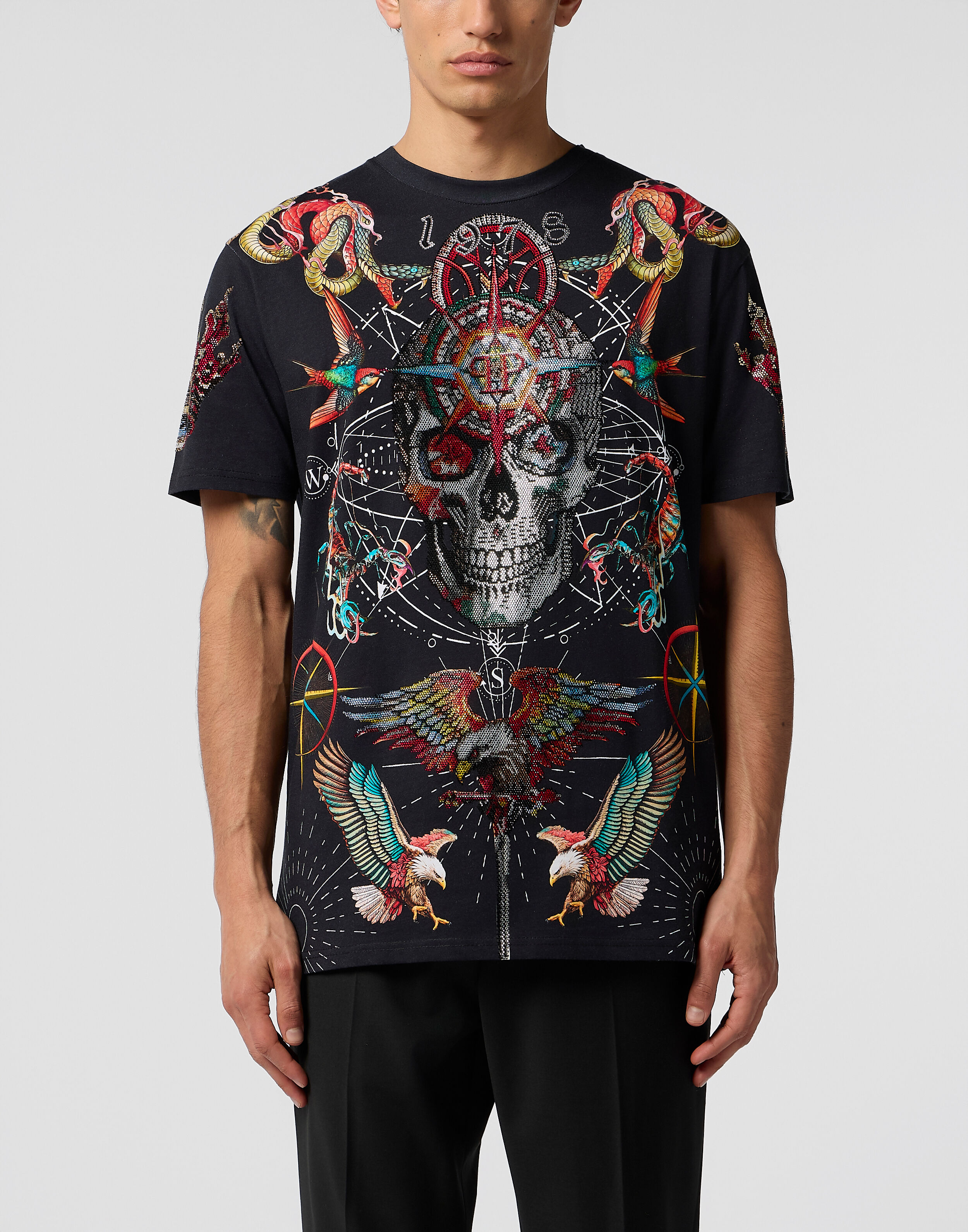 Camiseta Básica com Estampa de Pedras Tatuagem
